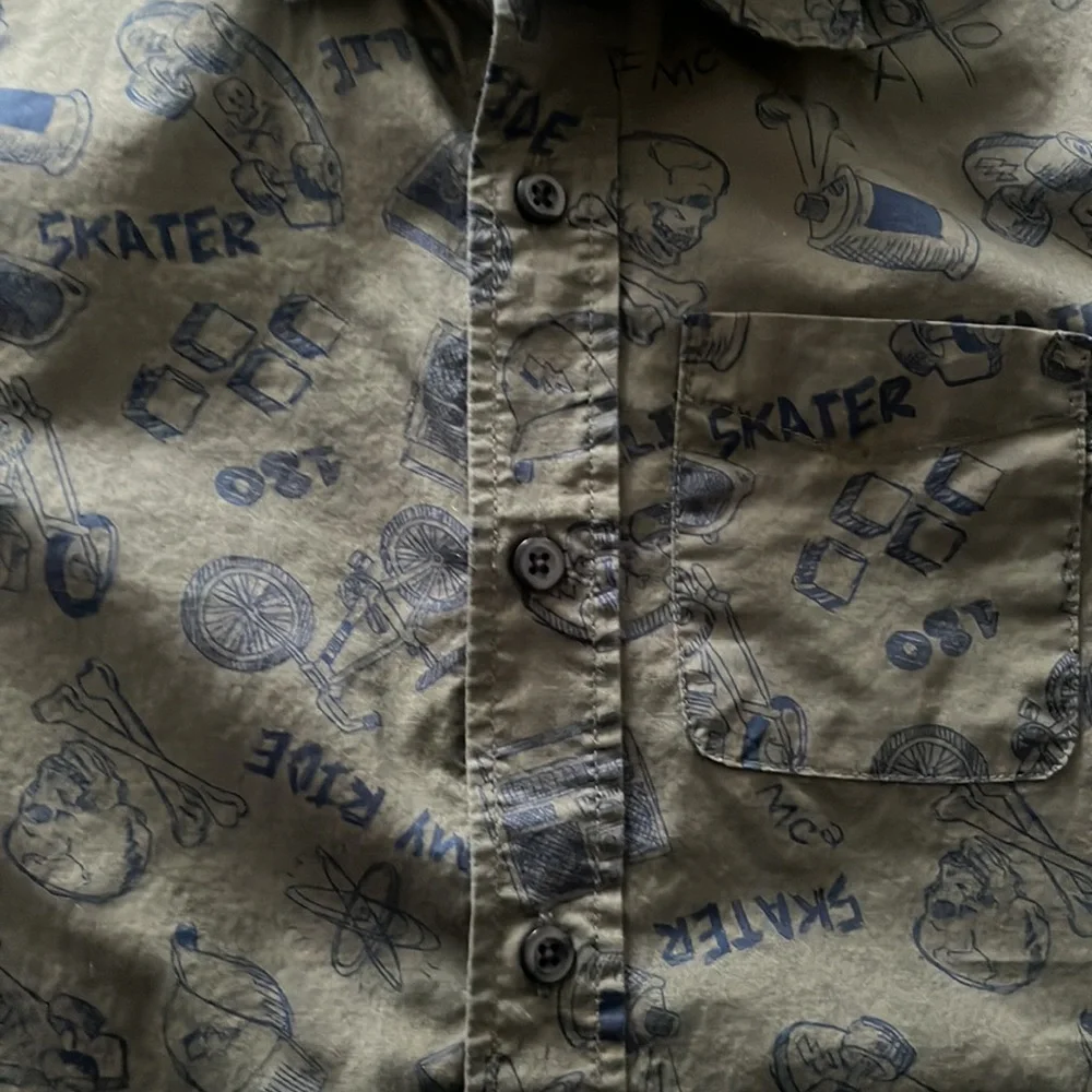 EUC The Children’s Place skater button down, sz 7/8